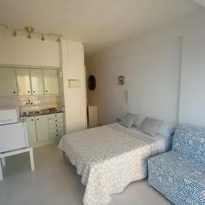 lovely-apartment-in-front-of-the-beach.1costadelsol.com/